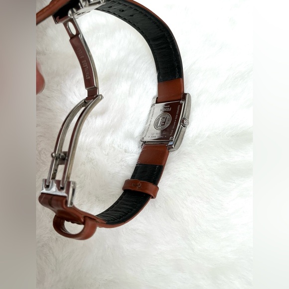 Authentic FENDI ladies wristwatch 🖤🧡 - Picture 5 of 12